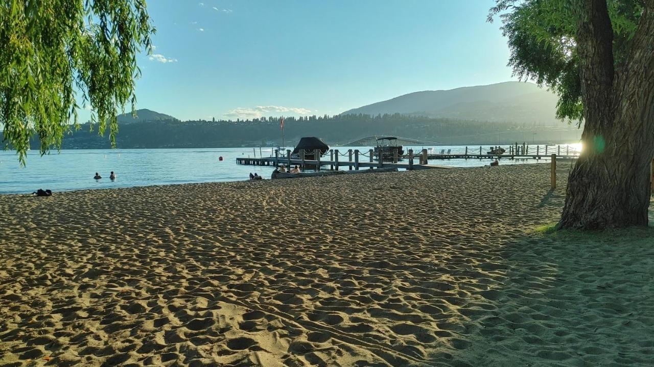 Bed and Breakfast Beds By The Bridge Kelowna Exteriér fotografie